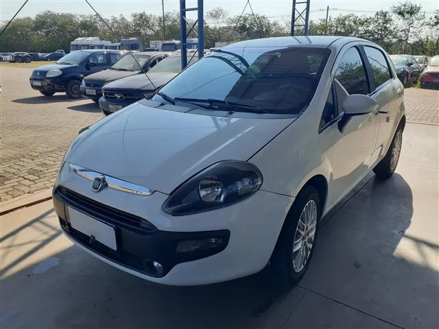 FIAT PUNTO ESSENCE 1.6 ANO 2013/2014